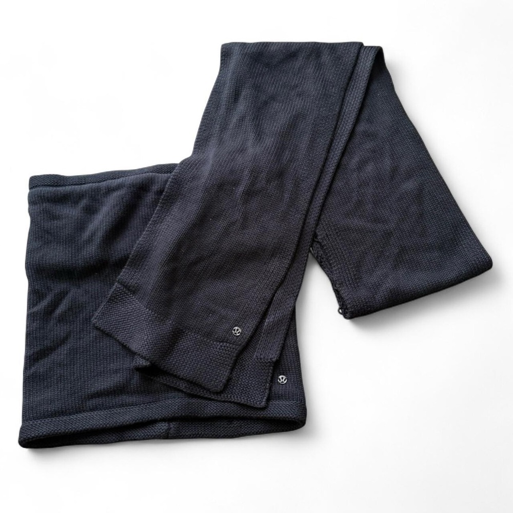 black lululemon knit scarf / wrap